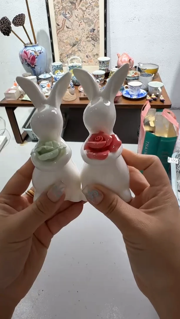 茉莉甄选精品手捧花兔子玫红色绿色一对