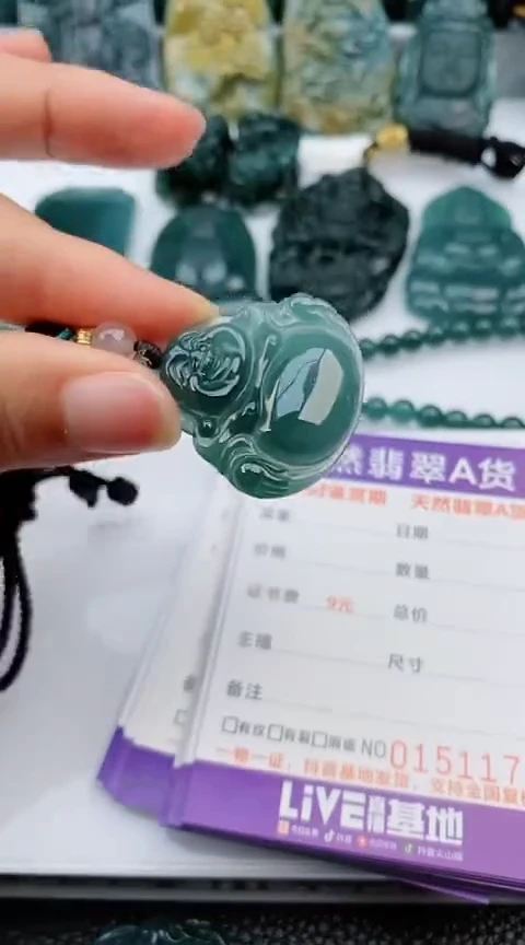 翡翠未镶嵌颈饰