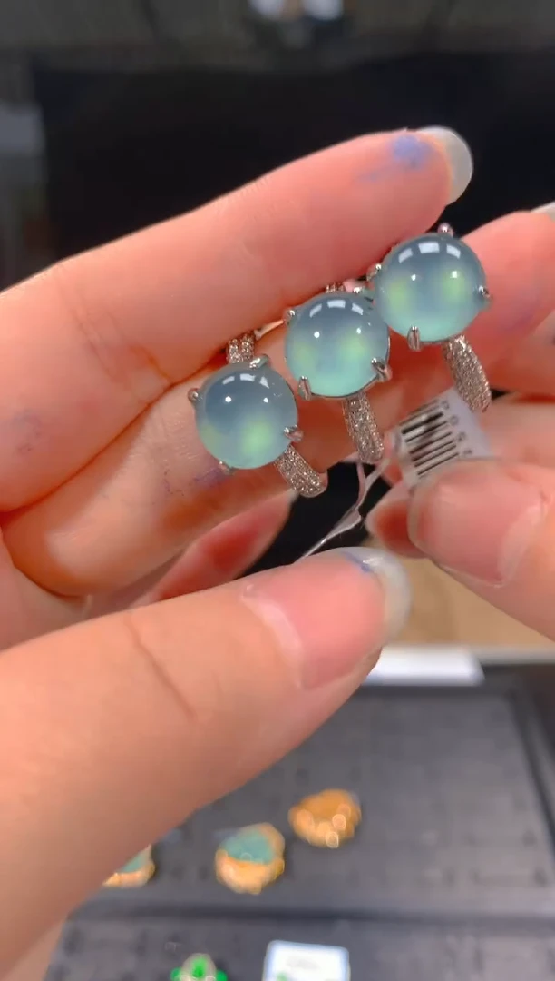 【闪购商品】定制翡翠未镶嵌38定制翡翠，多样性发货（发其一）