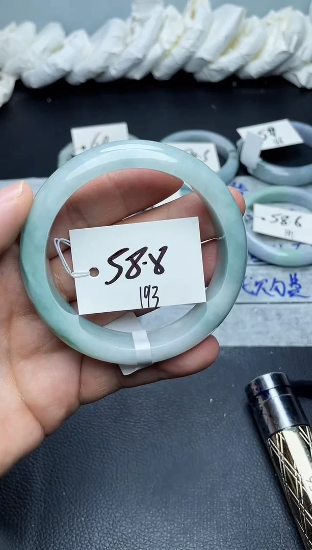 未镶嵌手镯翡翠193