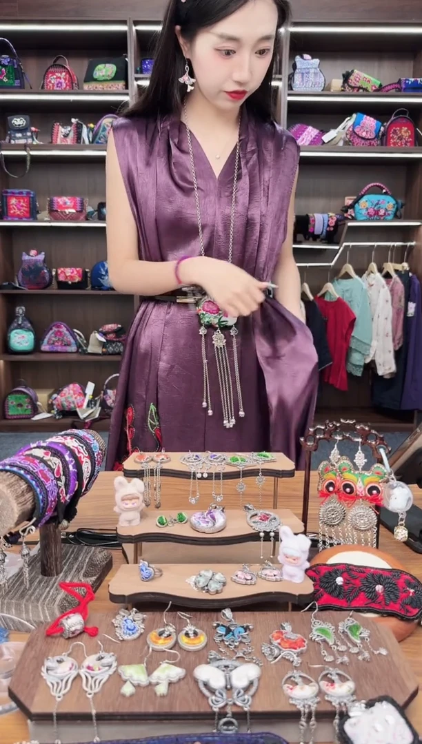 织绣A72蒙阿苏苗绣传承旗舰店