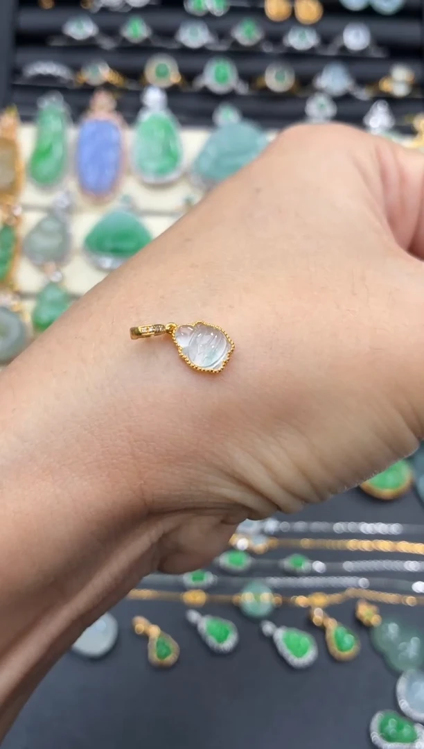 颈饰18K金镶嵌翡翠天然翡翠A货