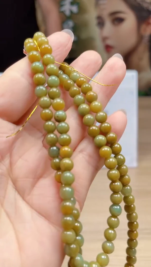 翡翠未镶嵌颈饰      *175