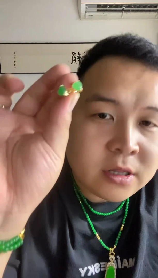 翡翠未镶嵌颈饰36耳钉