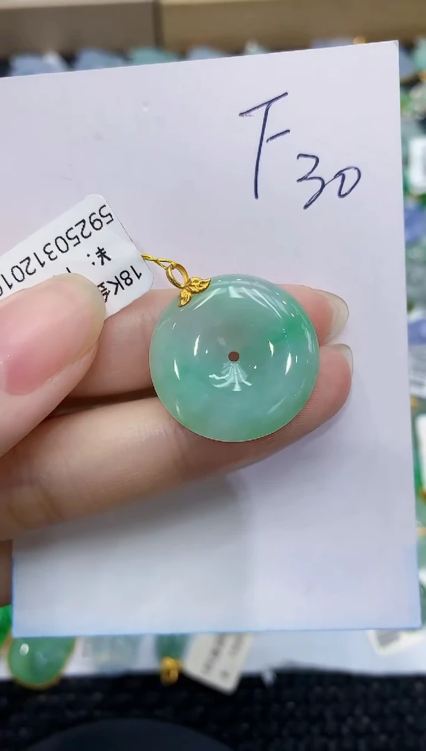 翡翠18K金镶嵌颈饰111111111