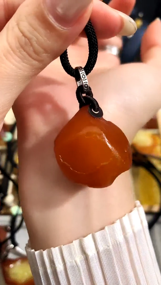 未镶嵌琥珀裸石似玉