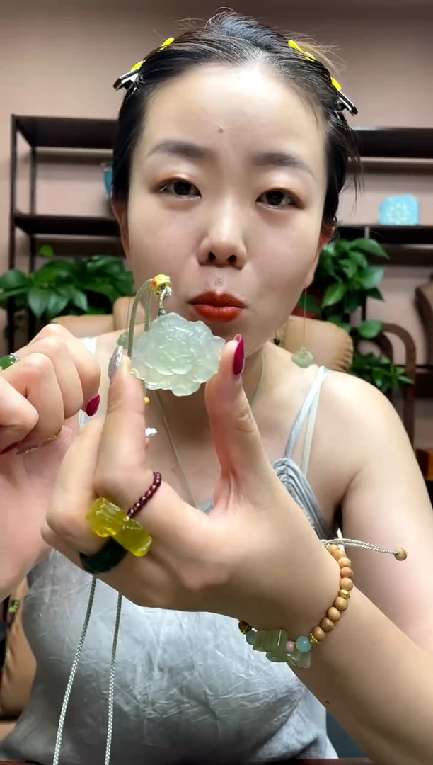 岫玉未镶嵌吊坠多样性发货发其中之一