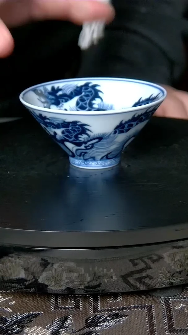 景德镇手工青花鱼化龙斗笠杯