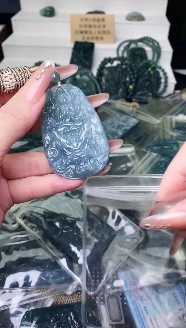 颈饰未镶嵌翡翠