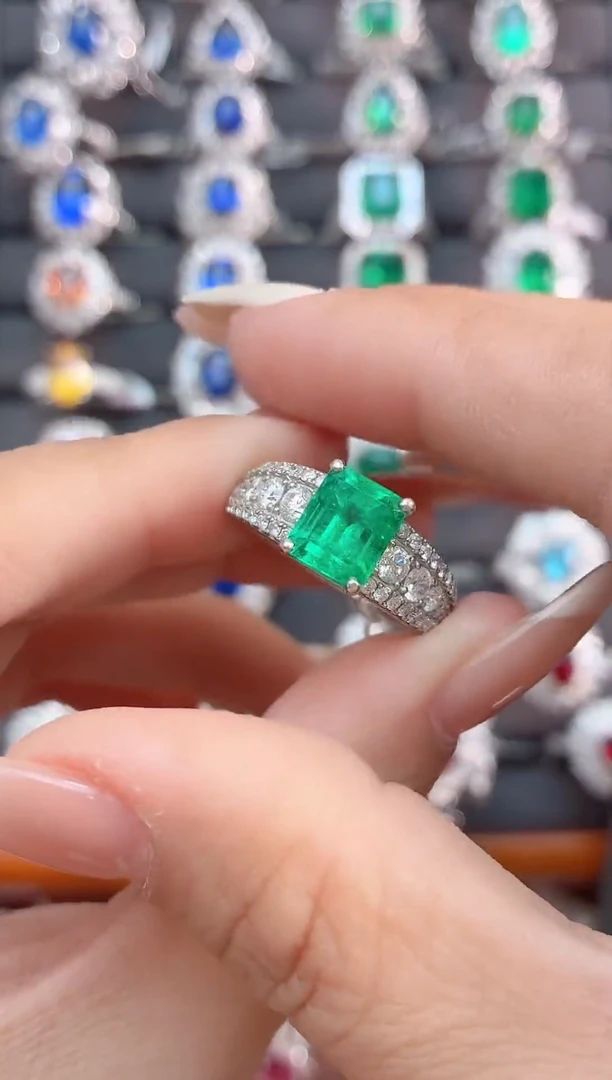 铂Pt900镶嵌戒指祖母绿-2.04克拉