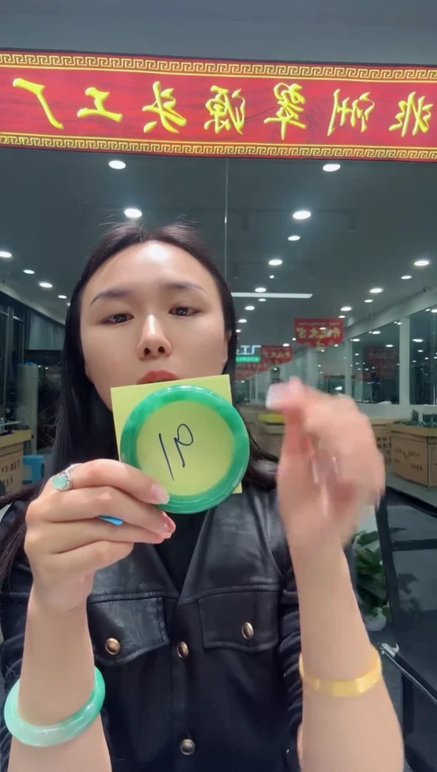 【闪购商品】石英质玉手镯未镶嵌天然A货 非洲翠 手镯（单品）