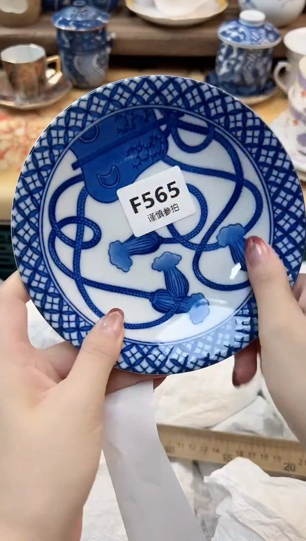 565