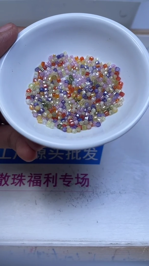 未镶嵌天然锆石散珠D7031 彩锆石方糖3*3mm60个17.8元