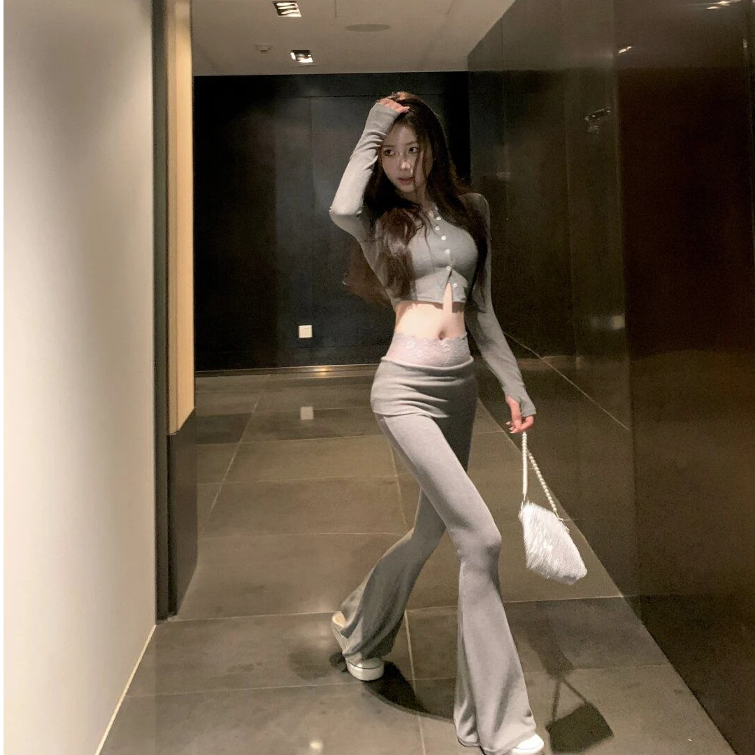 茶系穿搭一整套装女秋冬修身短款长袖上衣高腰微喇叭休闲裤两件套