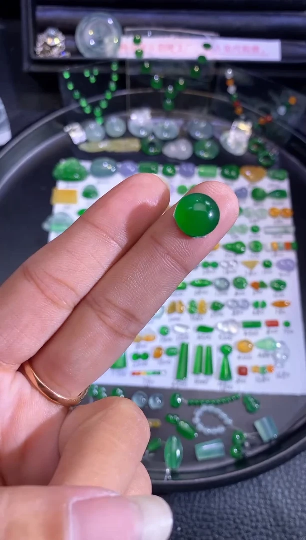 未镶嵌挂件翡翠蛋