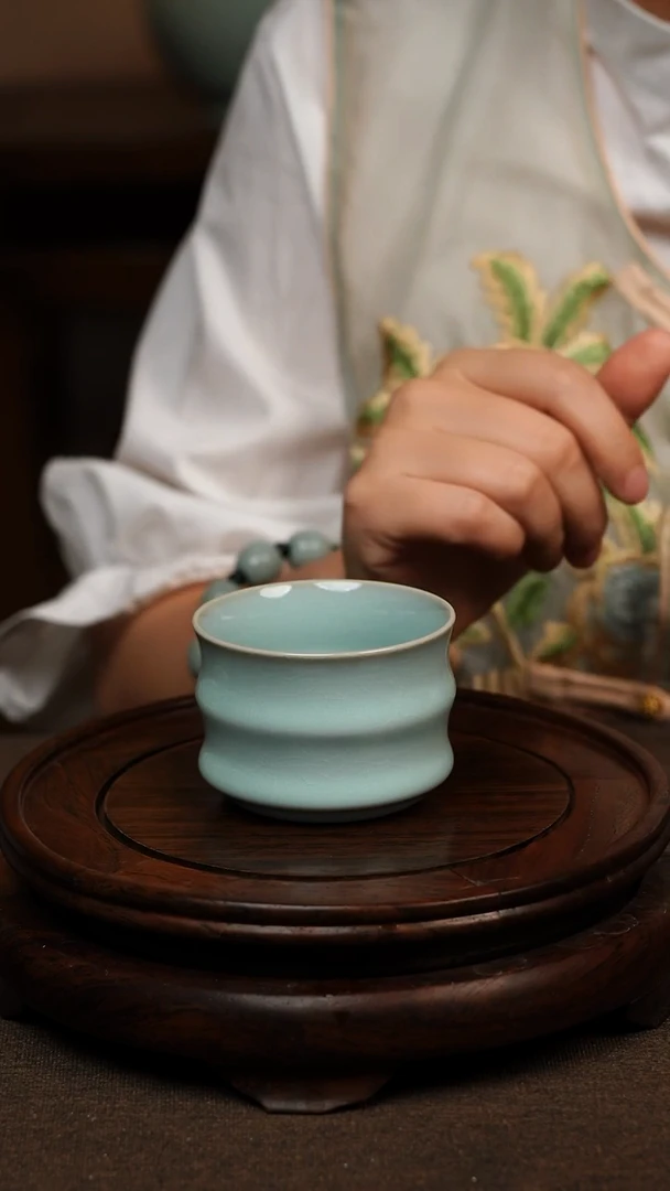 瓷片天青色全手竹节杯100ml 微瑕 不带礼盒