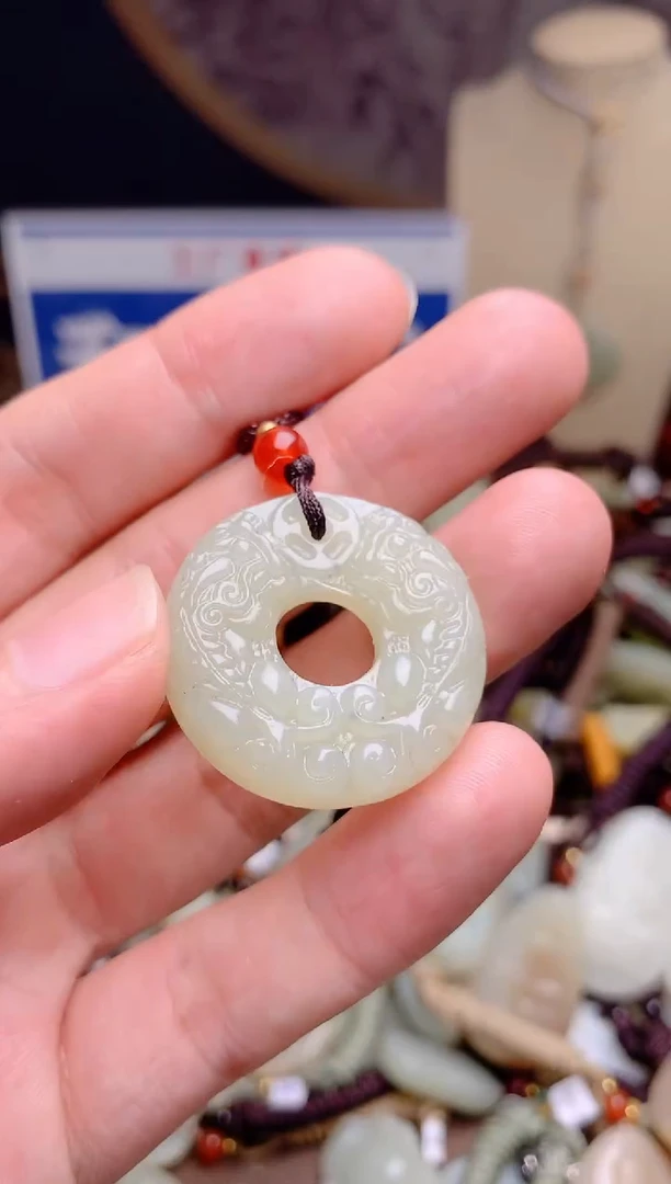 和田玉未镶嵌颈饰1