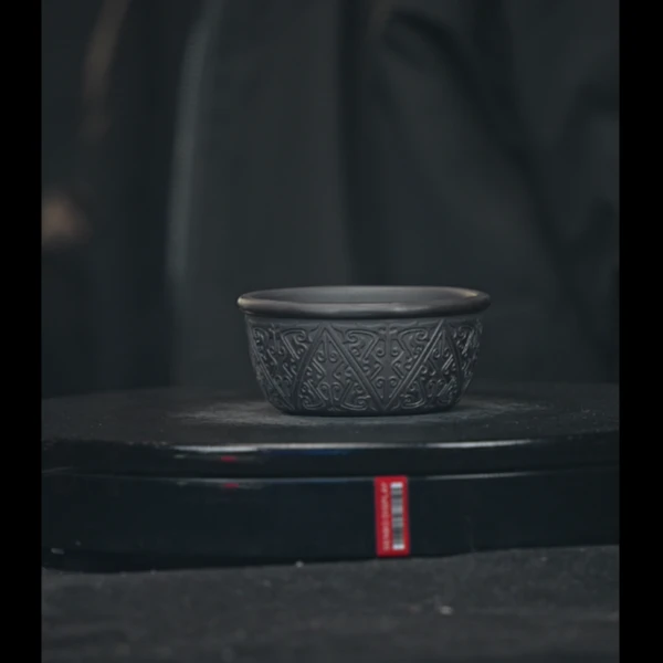 宜兴原矿紫砂茶玩茶宠-石黄回纹杯