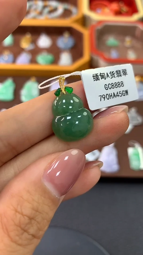 颈饰18K金镶嵌翡翠葫芦