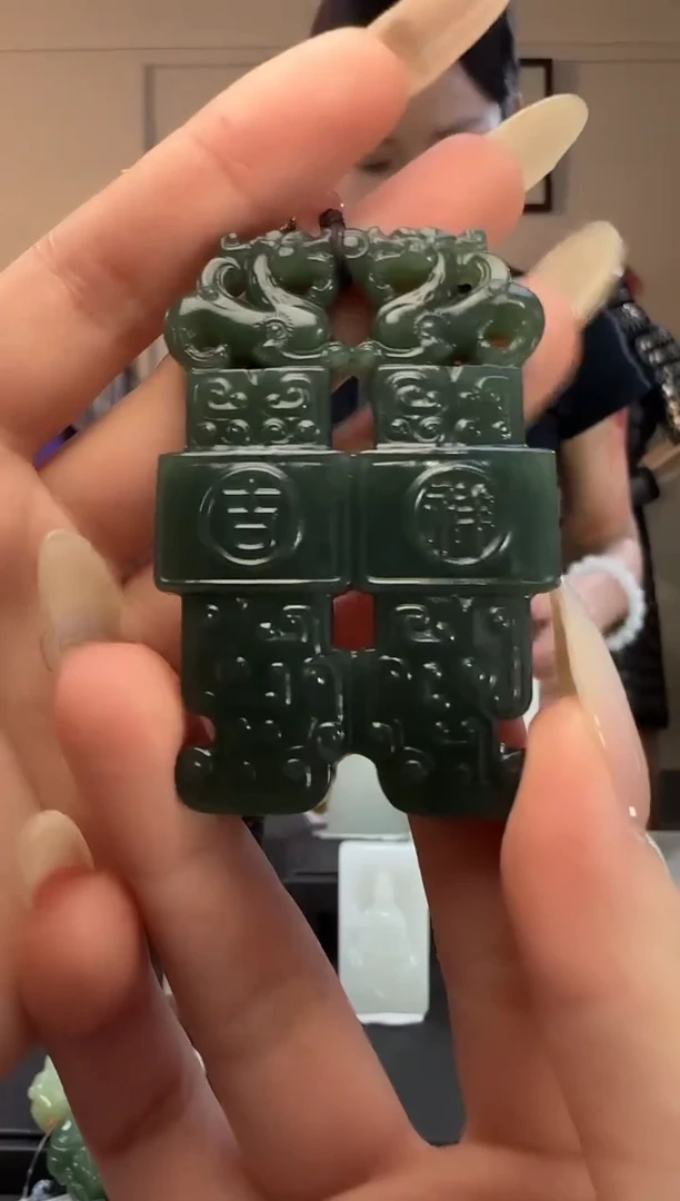 颈饰未镶嵌和田玉且末蓝吉祥玉鼎吊坠