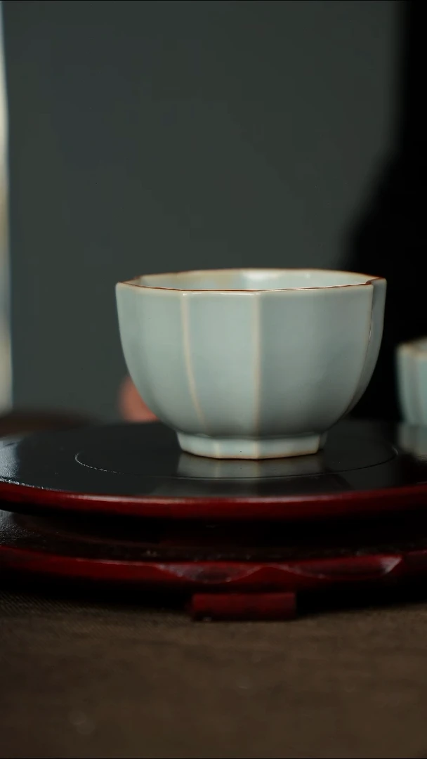 微微瑕 四方葵口杯  无底款