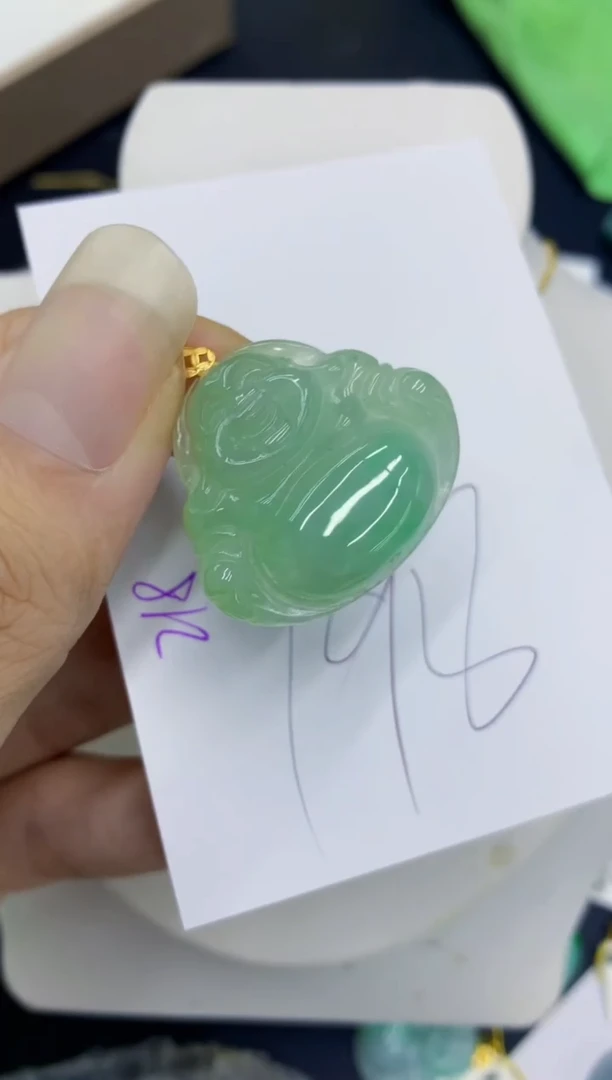 翡翠18K金镶嵌颈饰111111111111
