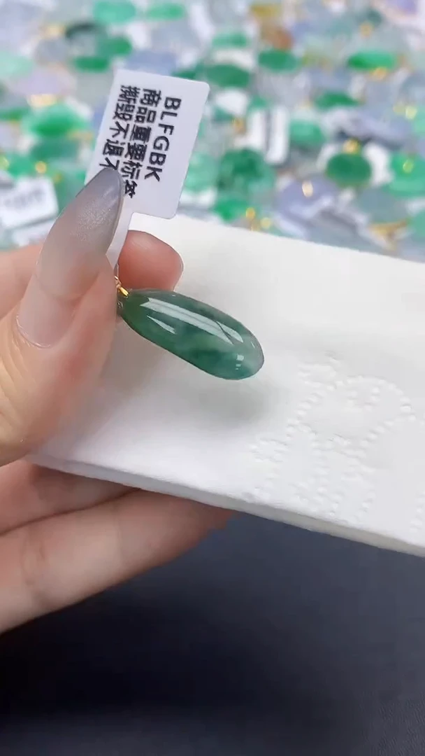 翡翠18K金镶嵌颈饰天然缅甸a货翡翠