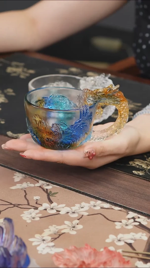 手工艺品琉璃蓝色龙杯