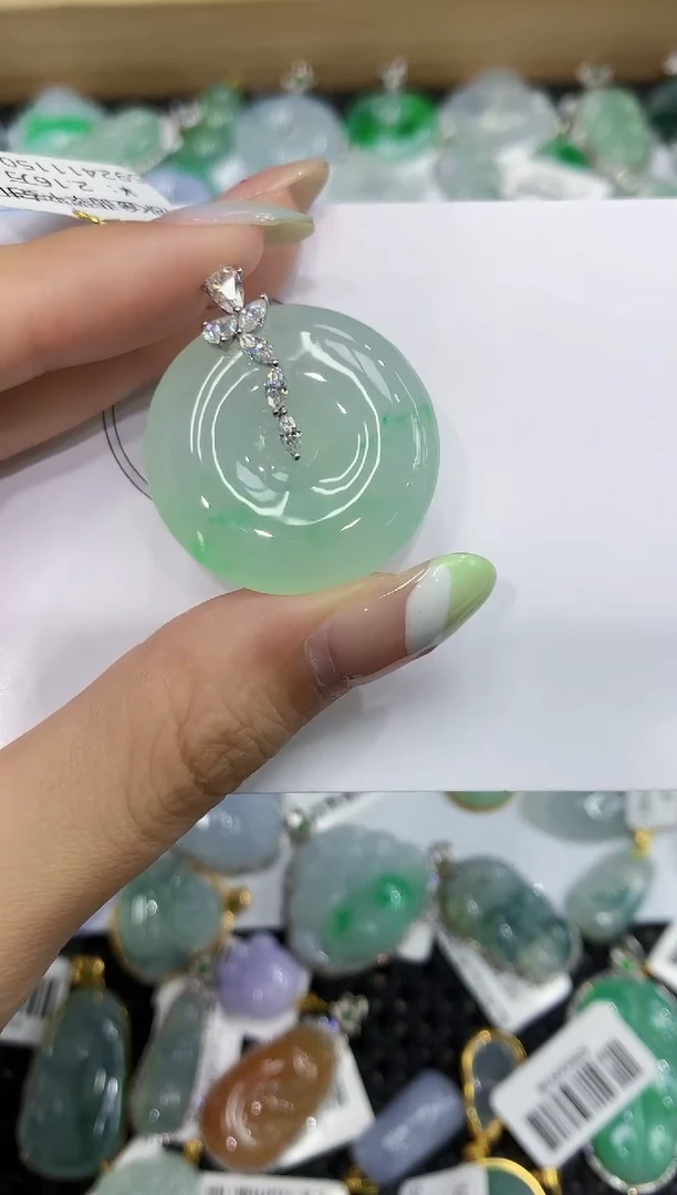 翡翠18K金镶嵌颈饰111111111111