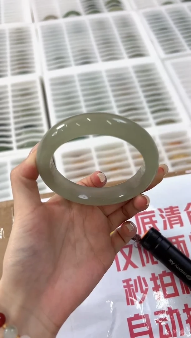 未镶嵌手镯石英质玉106-62D