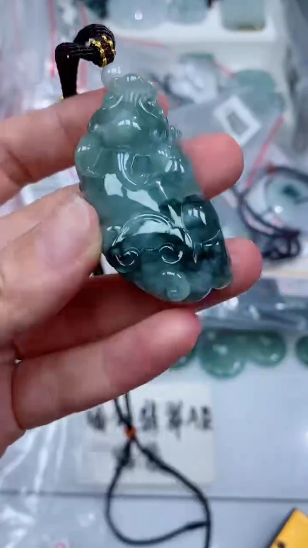 颈饰未镶嵌翡翠吊坠