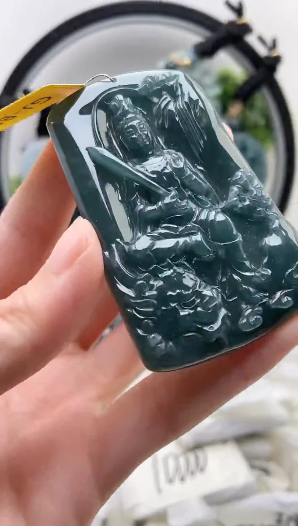 翡翠未镶嵌颈饰文殊