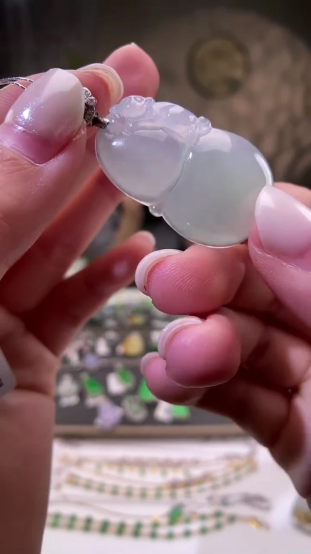 吊坠(不含链)18K金镶嵌翡翠葫芦