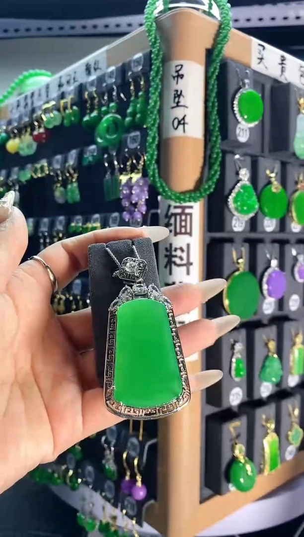 【闪购商品】翡翠颈饰银S925镶嵌212...