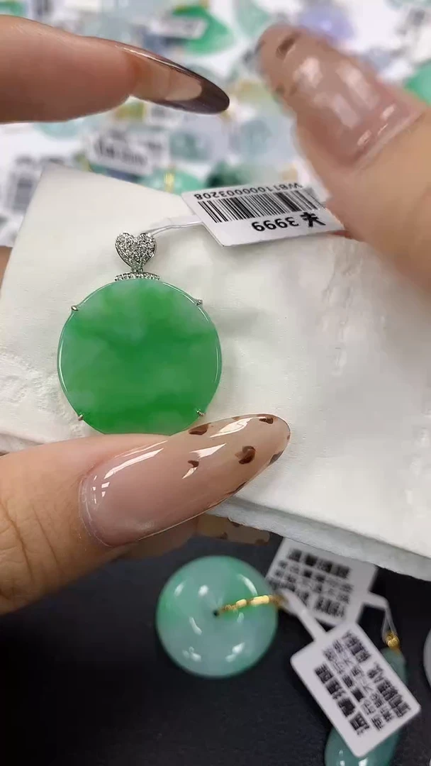 颈饰18K金镶嵌翡翠a货假一赔三支持复检百元上9元证书费自理