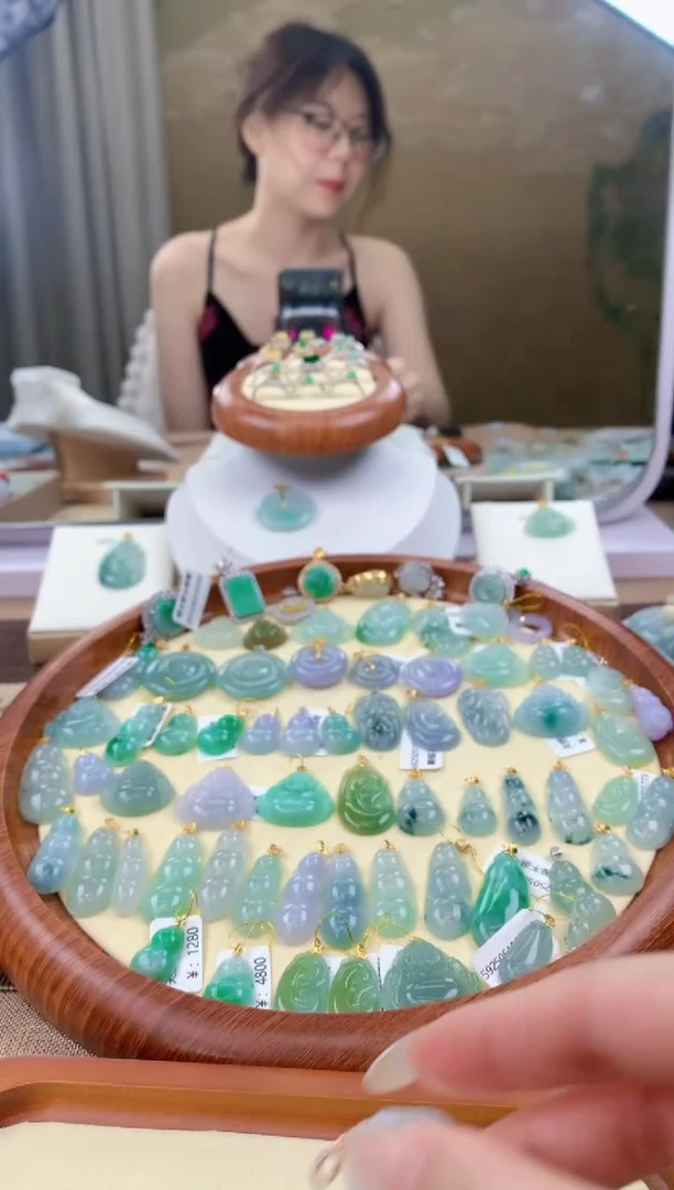 翡翠18K金镶嵌颈饰天然A货翡翠挂件
