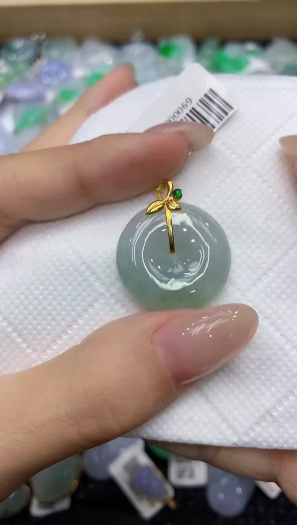 翡翠18K金镶嵌颈饰111111111111