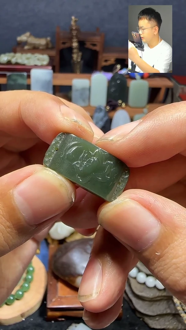 和田玉未镶嵌颈饰墨*云定制佛像