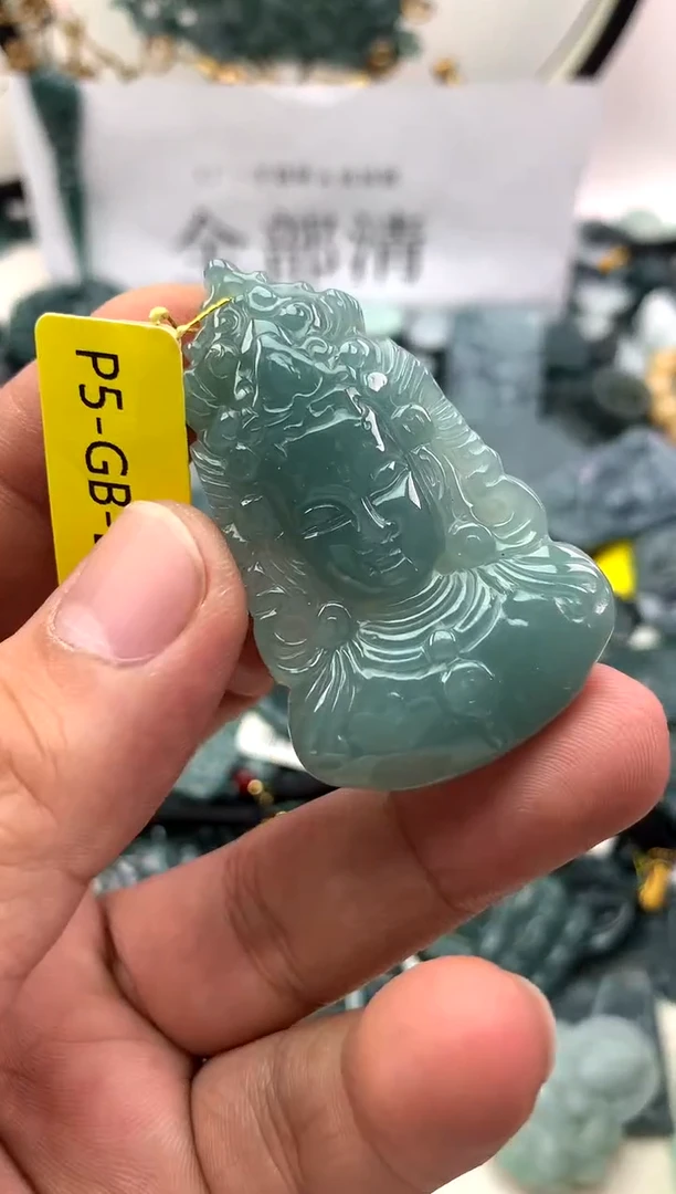 翡翠未镶嵌颈饰观音首
