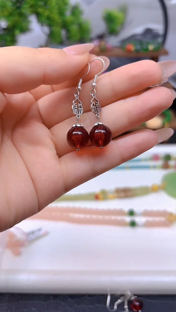 银S925镶嵌血珀耳饰E576