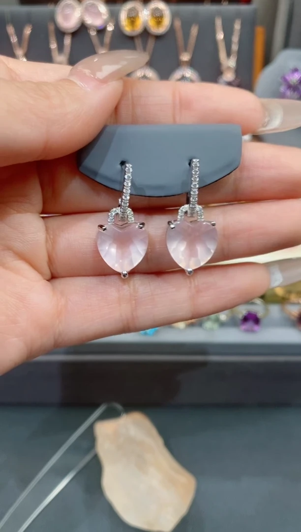 【闪购商品】芙蓉石耳钉银S925镶嵌芙蓉石耳钉