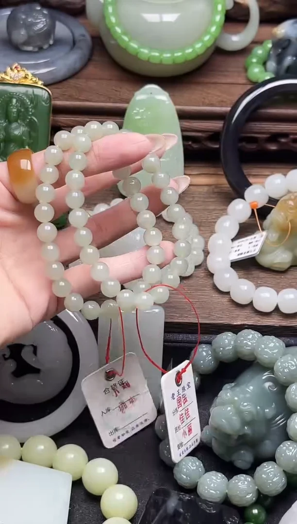 未镶嵌手串和田玉卡8且末青白 圆珠多样性发一