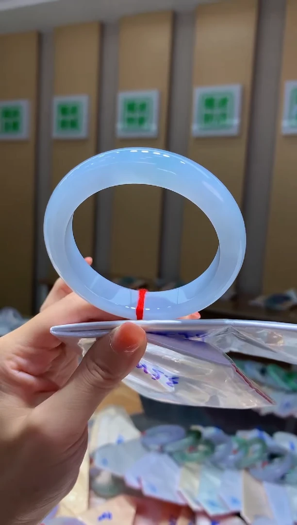 翡翠手镯未镶嵌-Q133 圈口56.2