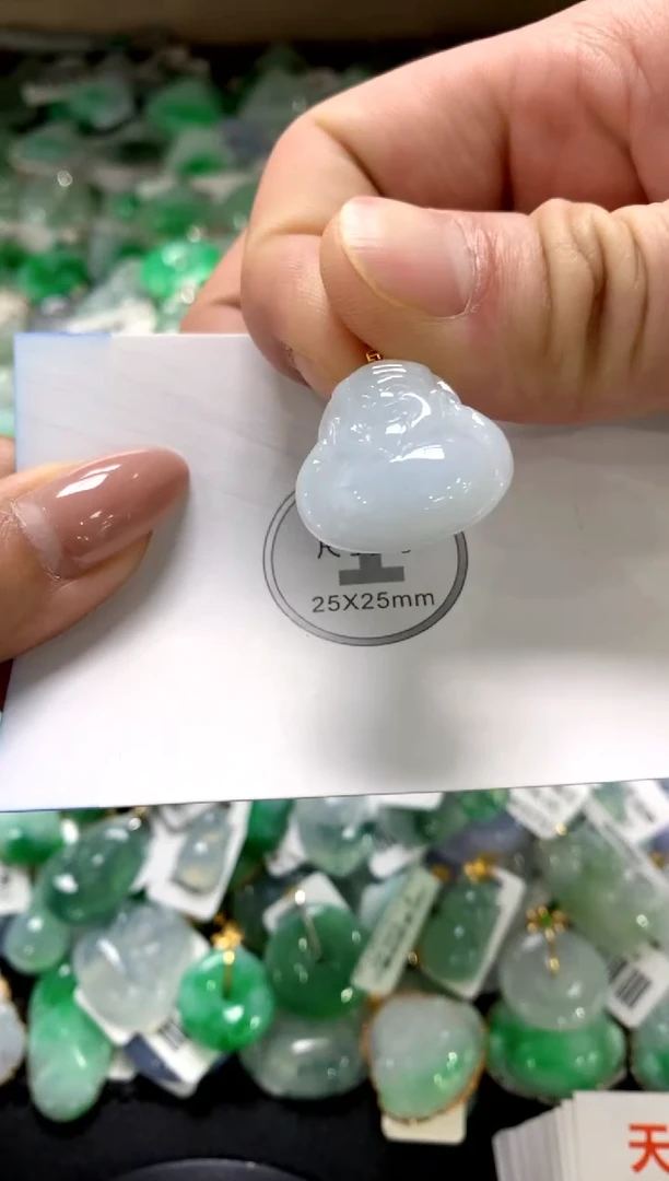 颈饰18K金镶嵌翡翠1111111111111111