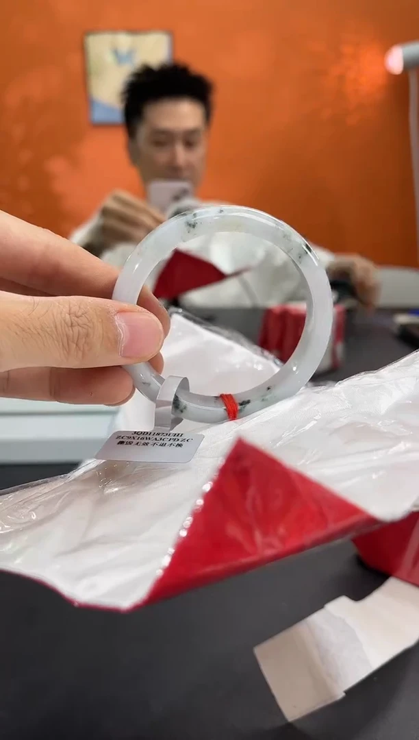 未镶嵌手镯翡翠翡翠手镯（微瑕）