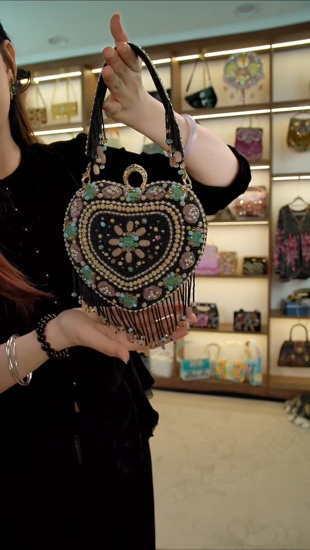 织物29百格汇手工串珠包