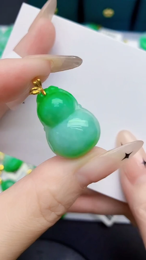 颈饰18K金镶嵌翡翠缅甸天然翡翠A货