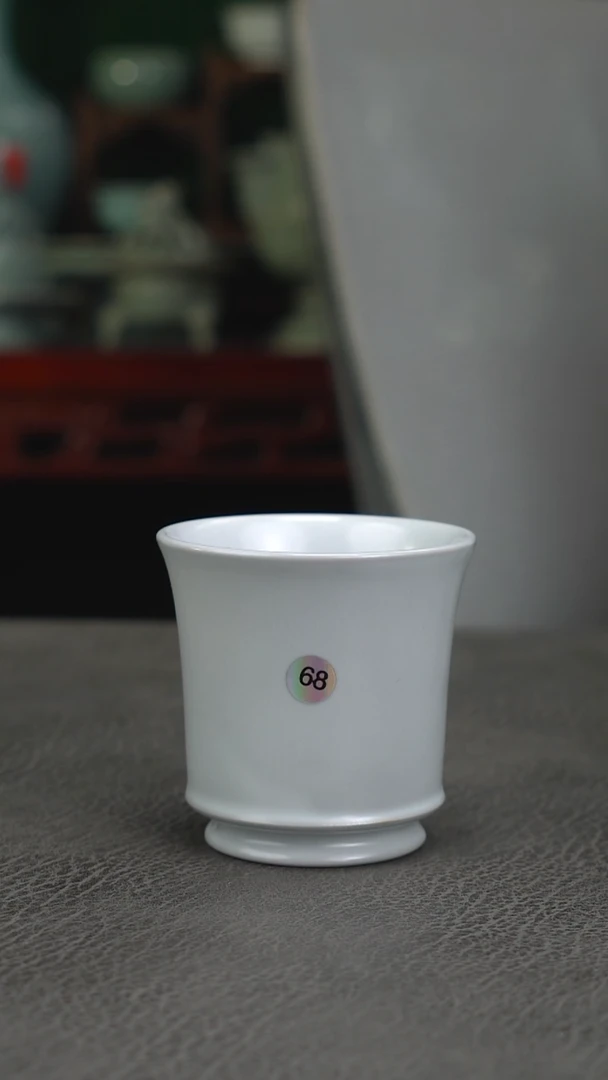 月白釉68号卷足束腰马蹄杯 大瑕简包-二