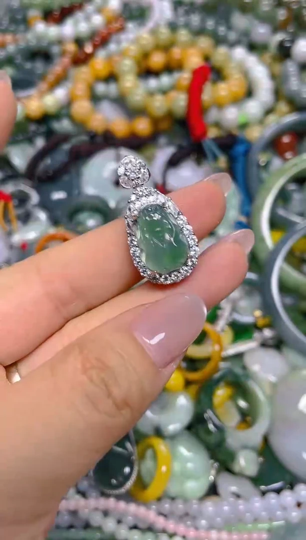 颈饰未镶嵌翡翠/ F /翡翠A货，一件也是批发价