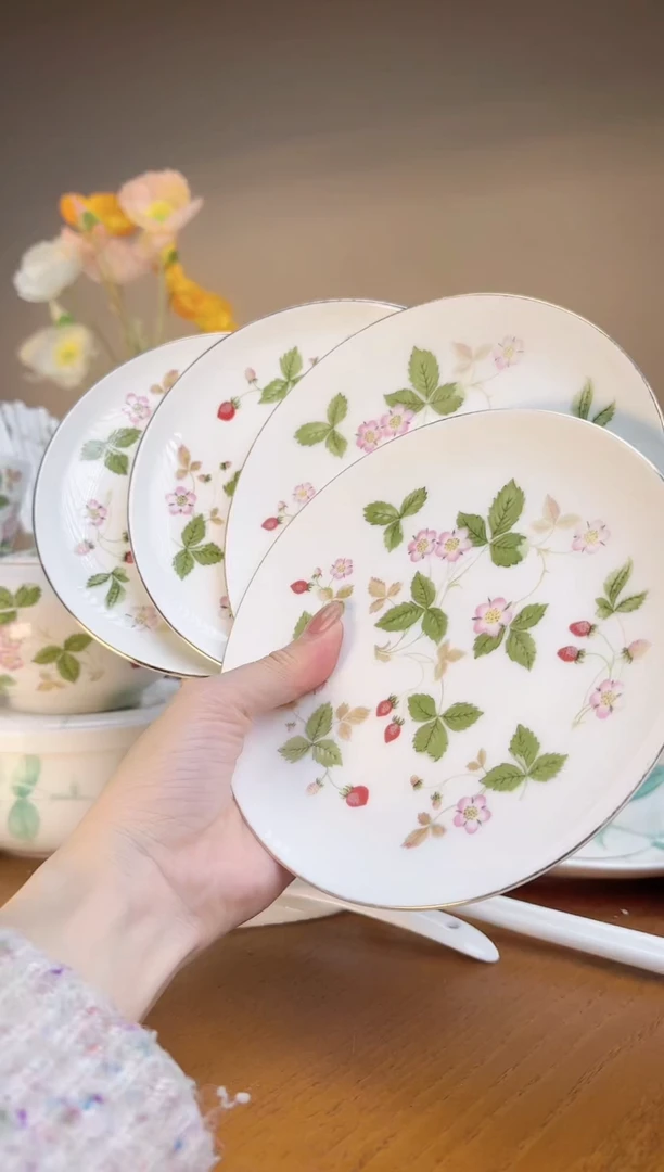 【闪购商品】莓高骨瓷6寸浅盘4个